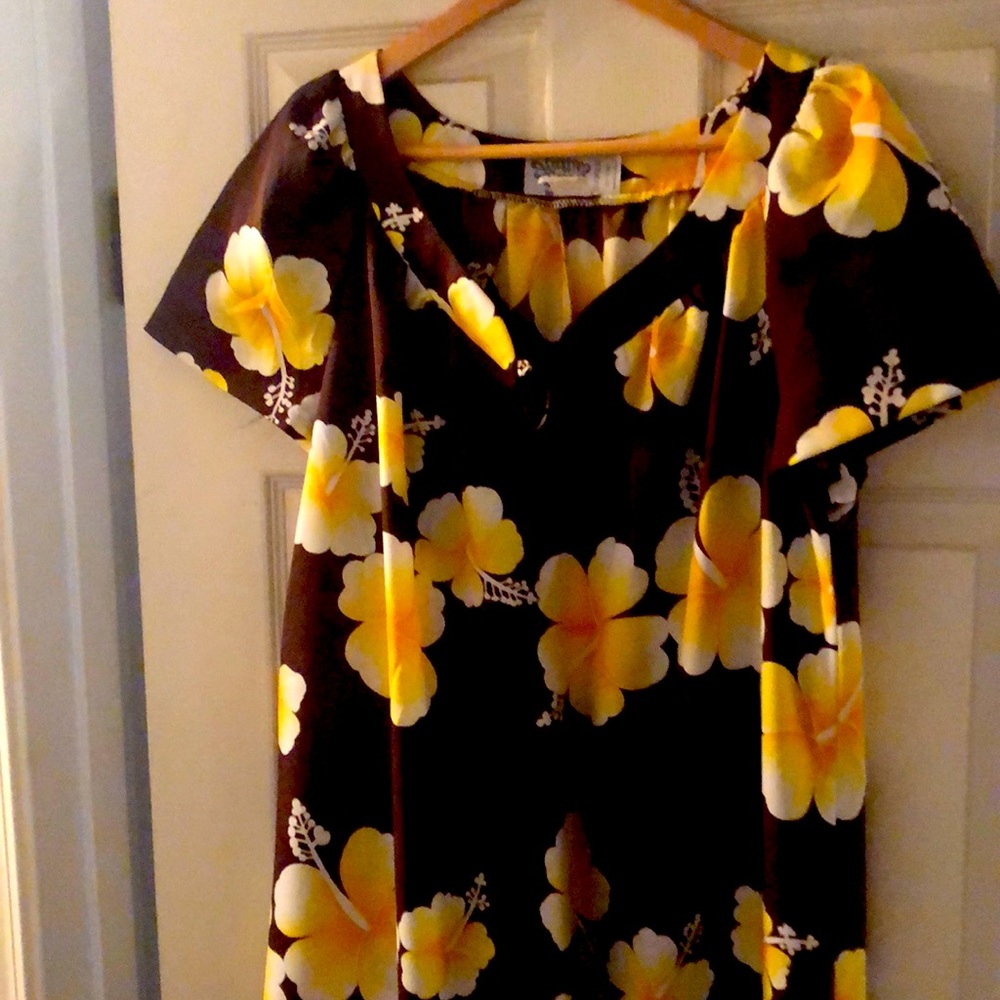 Vintage Hawaiian muumuu